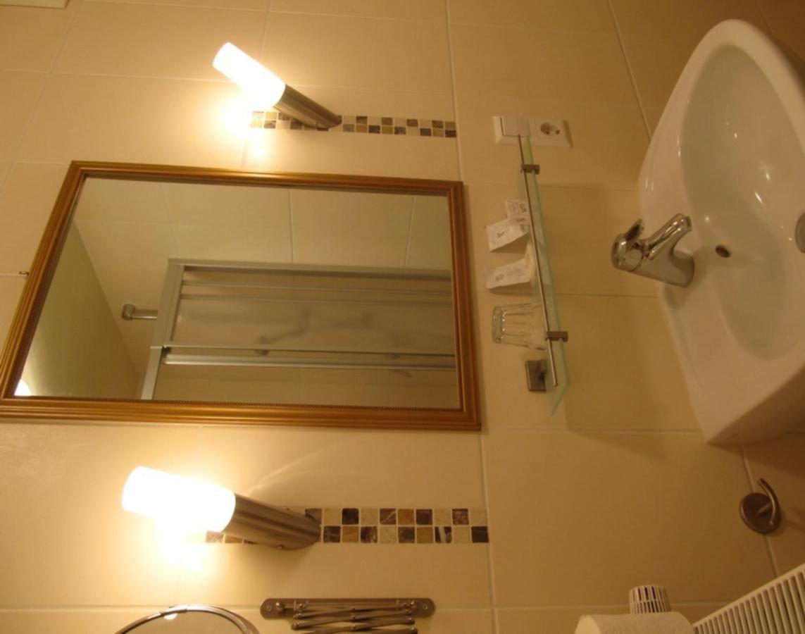 Hotel Zur Kripp Кобленц Экстерьер фото